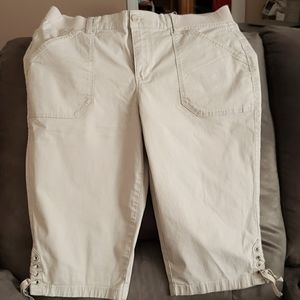 Capris Gloria Vanderbilt woman's beige zipper